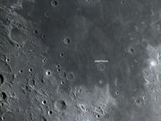 A pequena cratera de um grande desbravador espacial: ARMSTRONG, em 24/08/2012; 19h24m. 