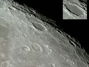 ENDYMION - a destacada cratera de piso escuro.