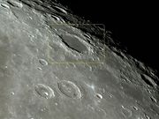 A destacada cratera ‎ENDYMION.