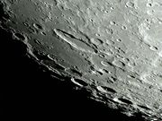 A diferenciada cratera SCHILLER.