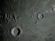 A proeminente cratera COPERNICUS.